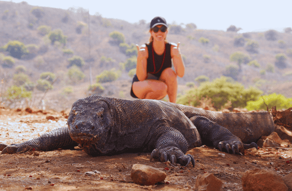 Pulau Komodo Labuan Bajo: Wisata Spektakuler yang Mengguncang Dunia Petualangan 2 Pulau Komodo Labuan Bajo