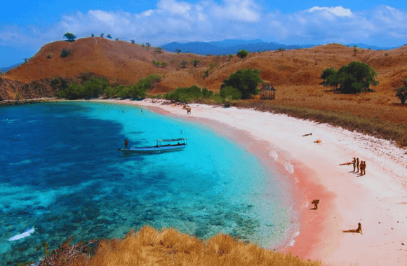 Pink Beach Labuan Bajo
