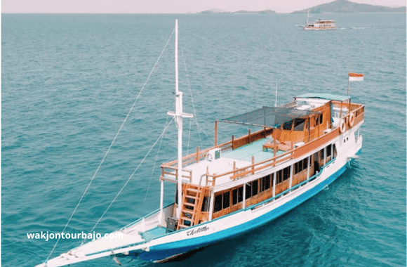 sailing komodo 2 hari 1 malam