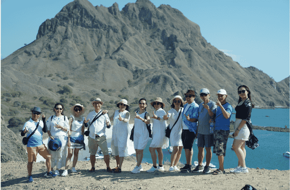 private trip sailing komodo