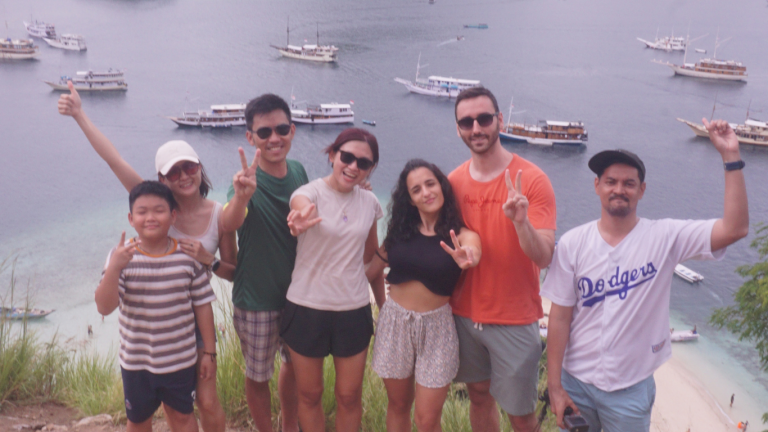 cara wisata labuan bajo
