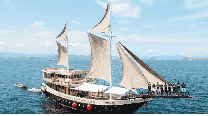 sewa kapal phinisi deluxe labuan bajo