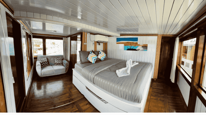 sewa kapal phinisi deluxe labuan bajo