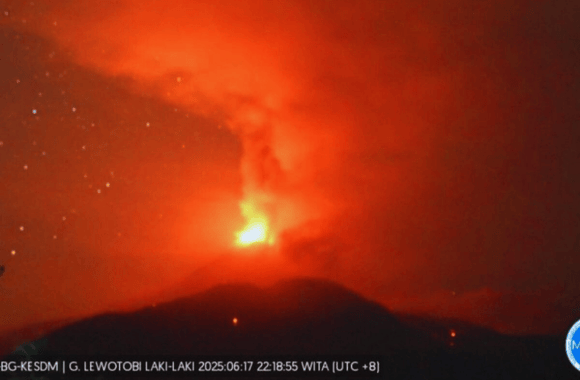 Erupsi Besar Gunung Lewotobi: Kolom Abu 10 Km, Tapi Warga Tangguh dan Siap Siaga 2 Gunung Lewotobi