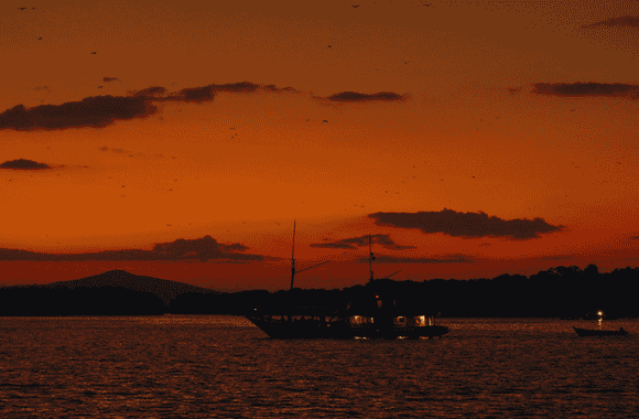 Sunset Tour Labuan Bajo 2025: Sensasi Sailing Trip & Sunset Cruise Terindah 2 Sunset Tour Labuan Bajo